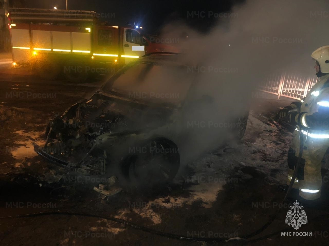 «Ищут очевидцев»: под Екатеринбургом сгорела машина с человеком внутри