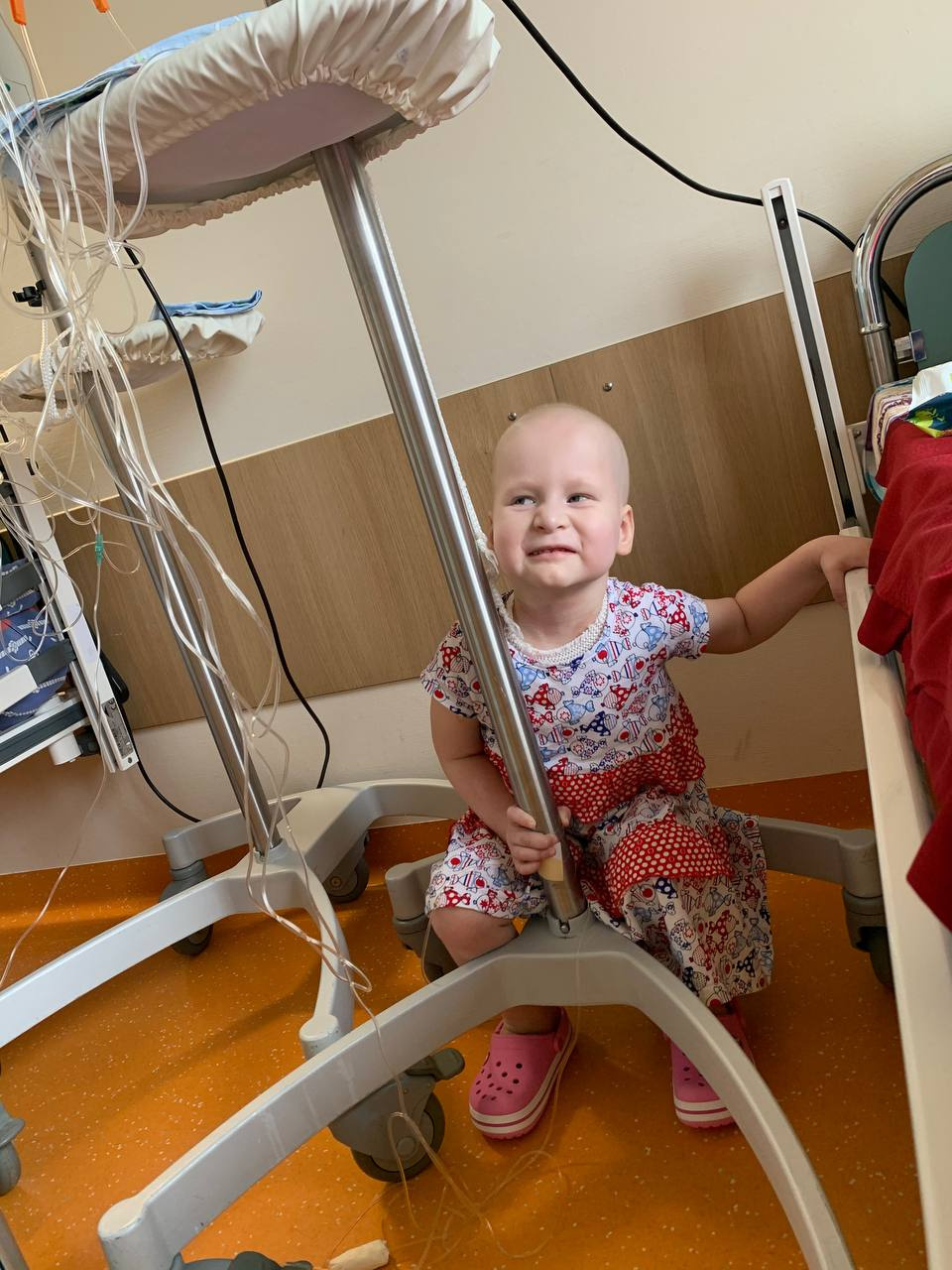 На девять месяцев больничная палата стала домом для трехлетней малышки
