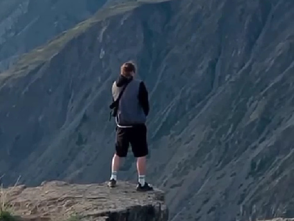 Турист справил нужду со священного перевала Кату-Ярык на Алтае: видео выложили в Сеть