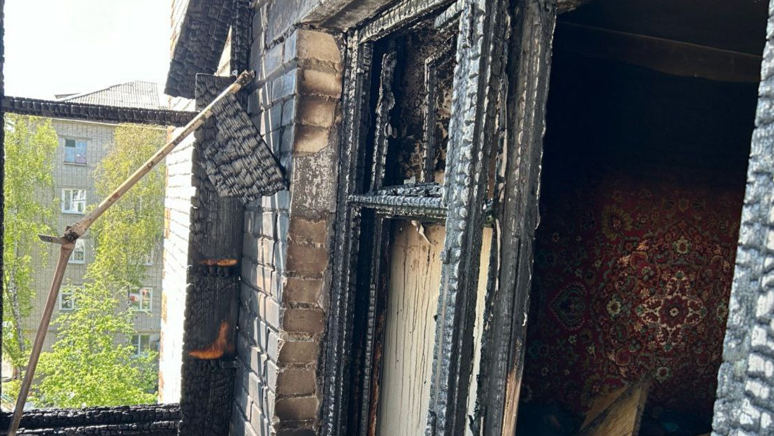 В центре Кургана сгорел балкон из-за неаккуратного курения