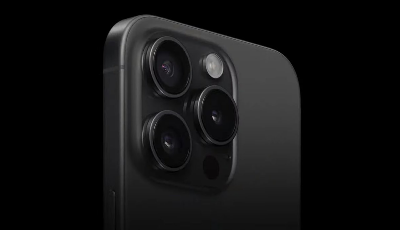 Apple показала iPhone 15: «титановый» и с новым разъемом и камерами