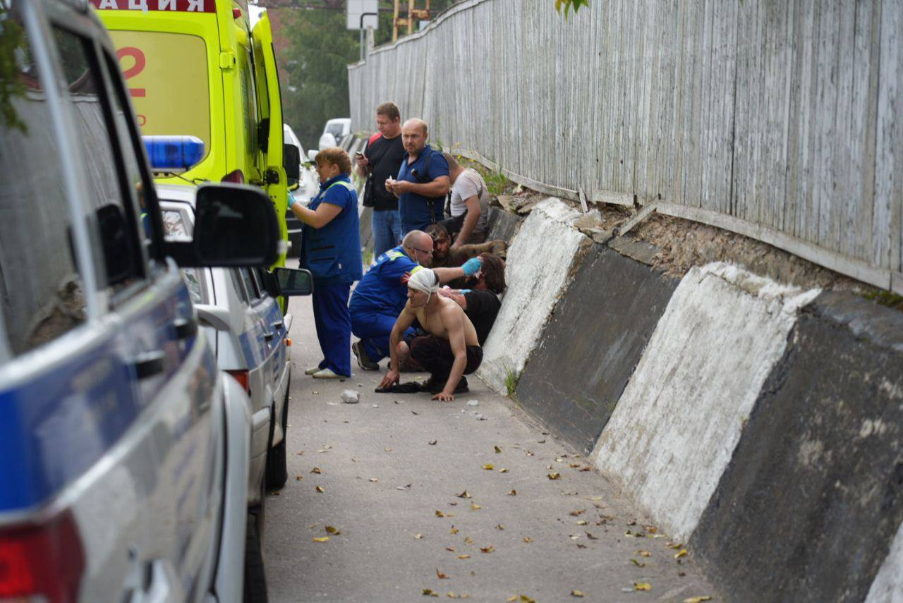 Взрыв на оптико-механическом заводе в Сергиевом Посаде на ЗОМЗ на проспекте  Красной Армии: взрывной гриб, выбило окна, информация о пострадавших, фото  и видео последствий - 9 августа 2023 - ФОНТАНКА.ру