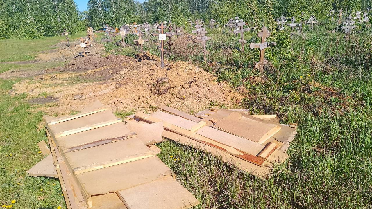 Подрядчик объяснил, почему возник скандал с брошенными гробами для бойцов СВО на Южном Урале