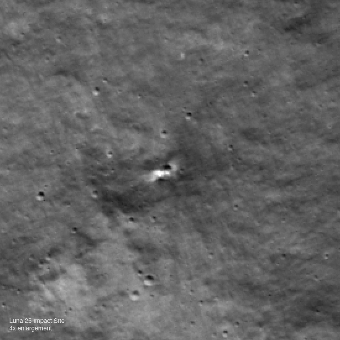 Изображение, увеличенное в четыре раза, сосредоточено на вероятном месте падения «Луны-25». Ширина изображения 275 метров; север находится вверху.