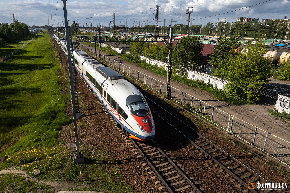 «А с платформы говорят…» Летний пик напомнил петербуржцам о советском дефиците билетов на поезд