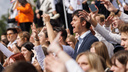8000 первокурсников прошли по центру Волгограда в составе парада студентов — фоторепортаж
