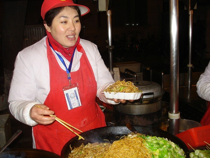 Китайские рестораторы стремятся продавать больше, чем могут съесть их гости