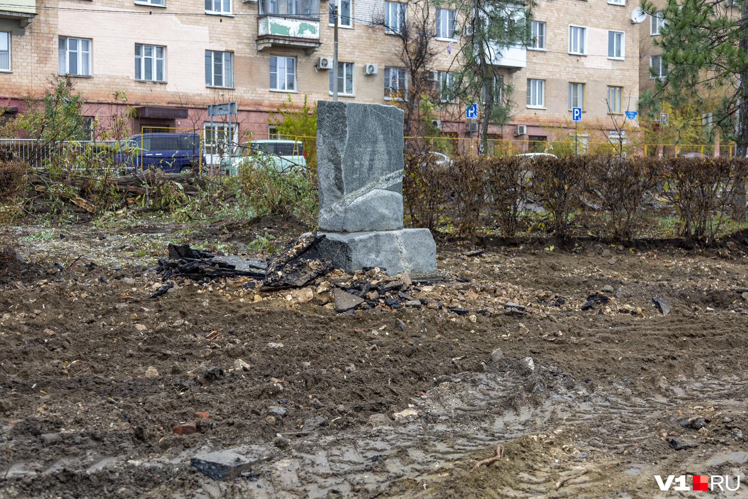 Памятники стараются не повредить Памятники стараются не повредить