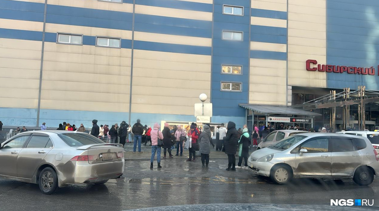 Второй раз за неделю: в Новосибирске эвакуировали посетителей ТЦ «Сибирский молл»