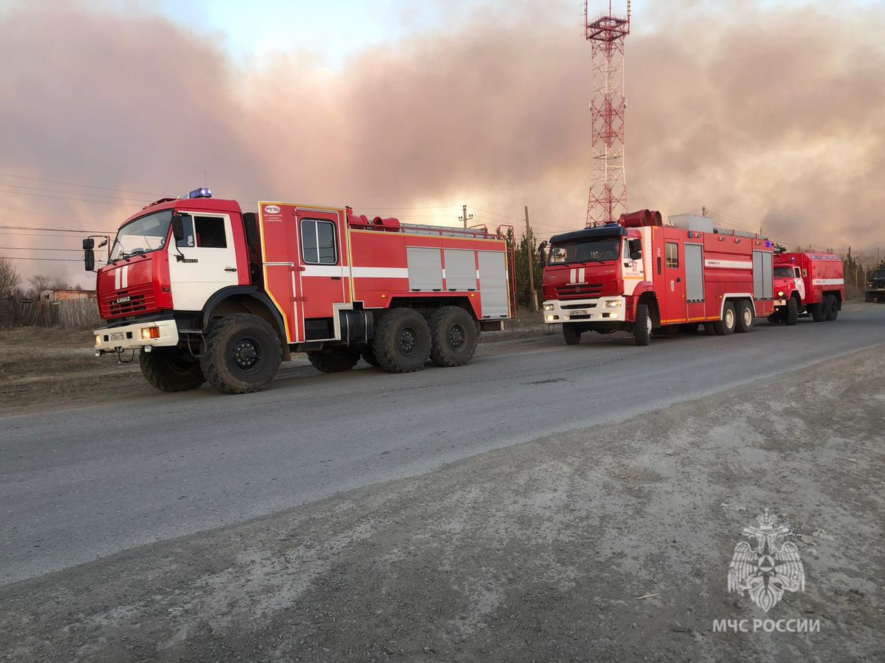 Тушить пожар в Сосьве отправились больше 30 единиц техники Тушить пожар в Сосьве отправились больше 30 единиц техники