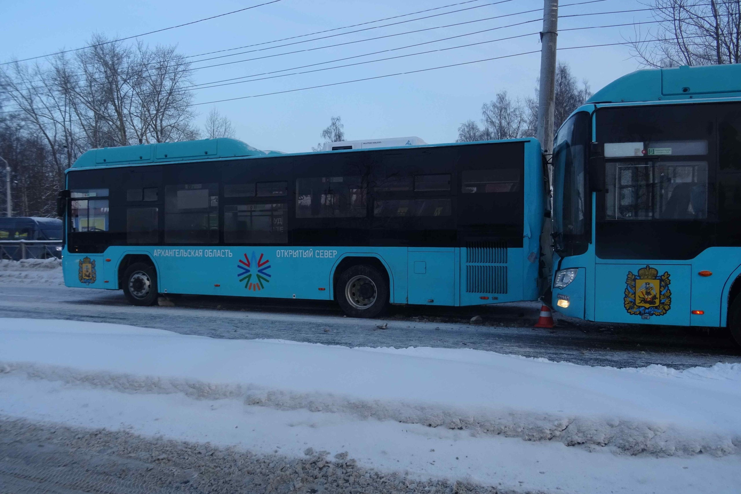 В Архангельске произошло ДТП с участием двух автобусов: в нем пострадали  пассажиры | 16.01.2024 | Архангельск - БезФормата