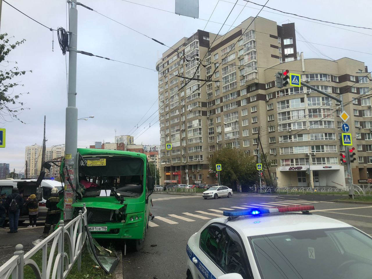 «Очухался с поручнем в руках». В Екатеринбурге пассажир автобуса ушел с места ДТП со сломанной ногой