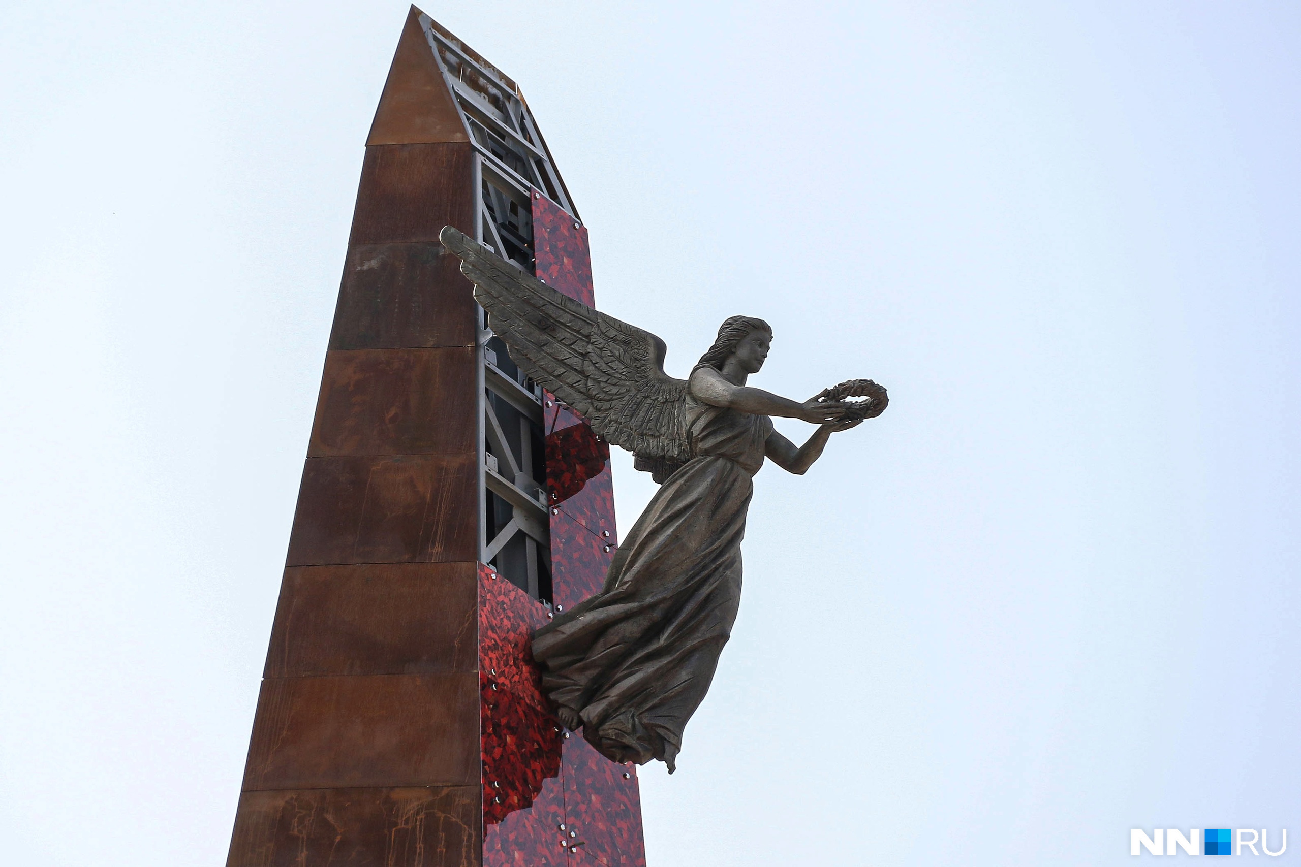 Памятник врачам ковид махачкала. Мать-родина на пискаревском кладбище. Памятник карбышева в тюмени. Памятник победы в уфе. Памятника «оружейникам удмуртии, героям трудового фронта.