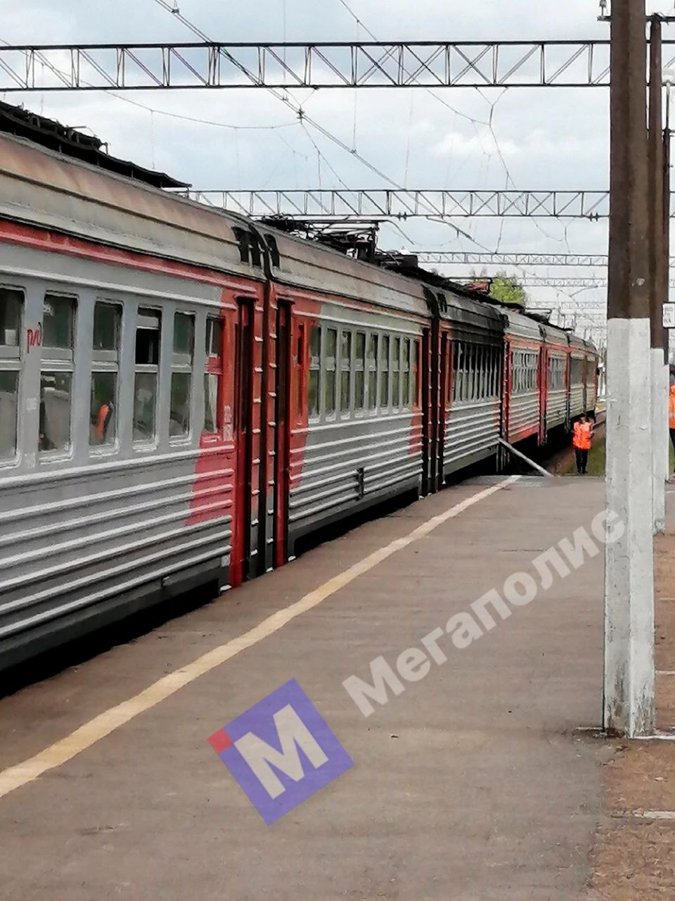 Лужская электричка загорелась на пути в Петербург. Спасал пожарный поезд |  10.06.2023 | Санкт-Петербург - БезФормата