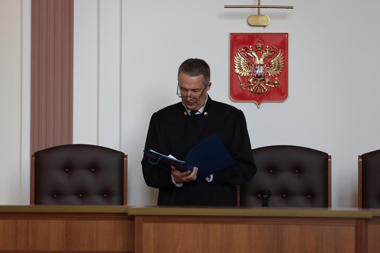 Судья признал мужчину виновным по всем пунктам обвинения Судья признал мужчину виновным по всем пунктам обвинения