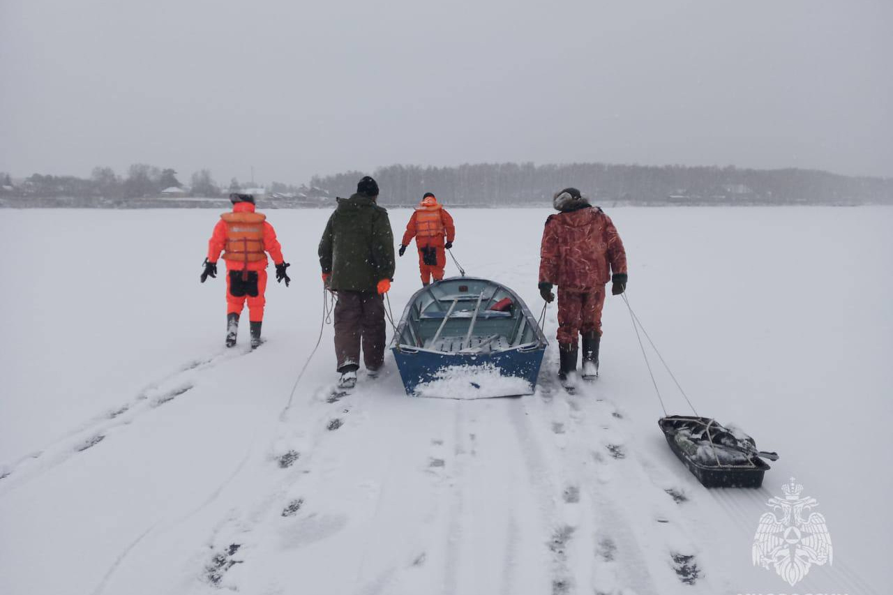 В Новосибирской области девять рыбаков унесло от берега на льдине - 26  ноября 2023 - НГС