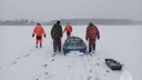 Унесло от берега на льдине: девять человек оказались в Новосибирском водохранилище