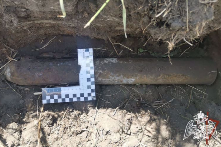 Местные нашли снаряд во время полевых работ