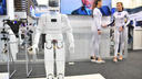 «Сократят 300 млн человек по всему миру»: людей каких профессий совсем скоро могут заменить роботы