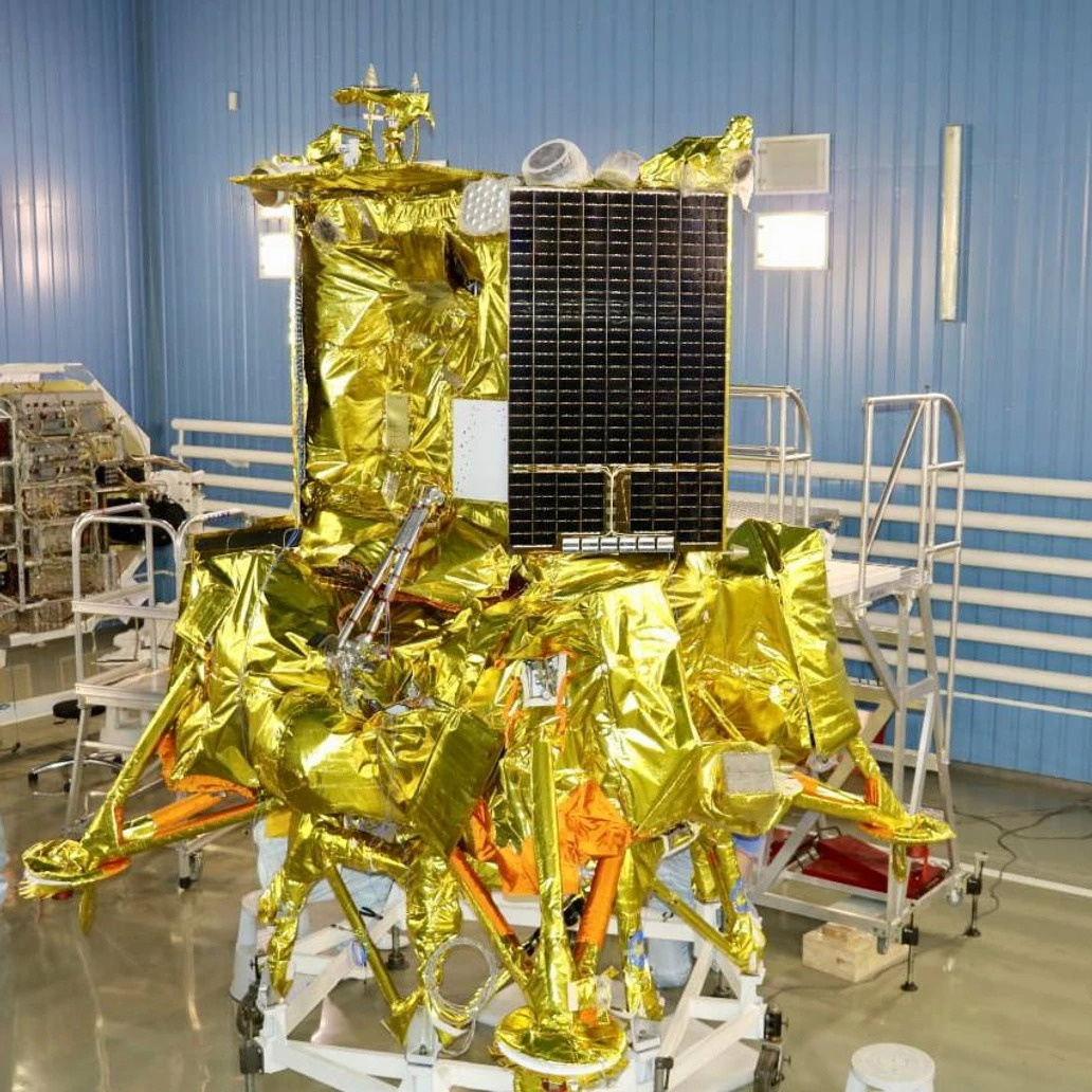 Так выглядит станция «Луна-25». Ее порядковый номер — связь с советскими экспедициями