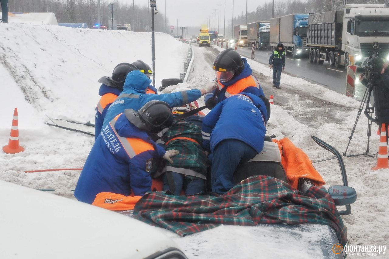 На трассе М-11 между Петербургом и Москвой прошли учения по ликвидации  последствий ДТП 28 ноября - 28 ноября 2023 - ФОНТАНКА.ру