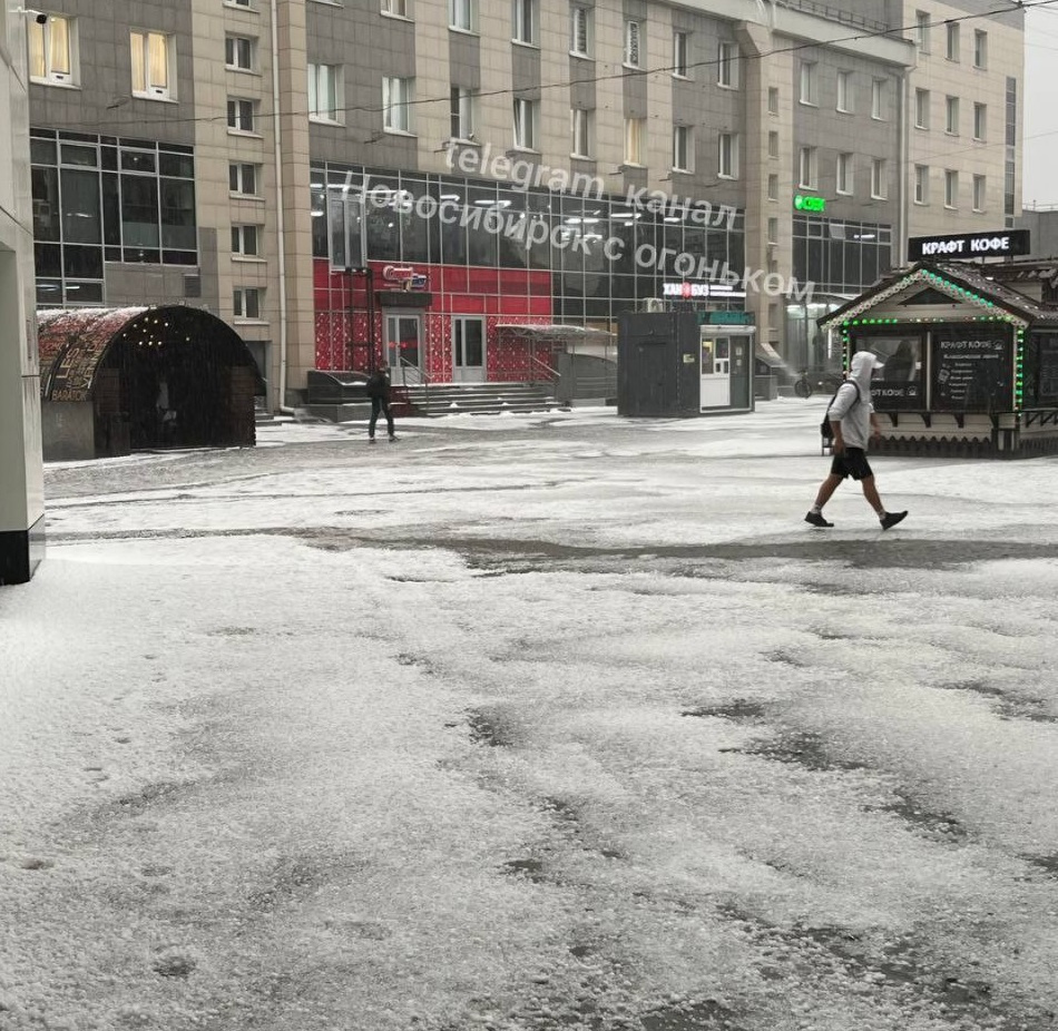 Нас никто не предупреждал». В Новосибирской области небывалый град побил  машины и урожай | 04.09.2023 | Санкт-Петербург - БезФормата