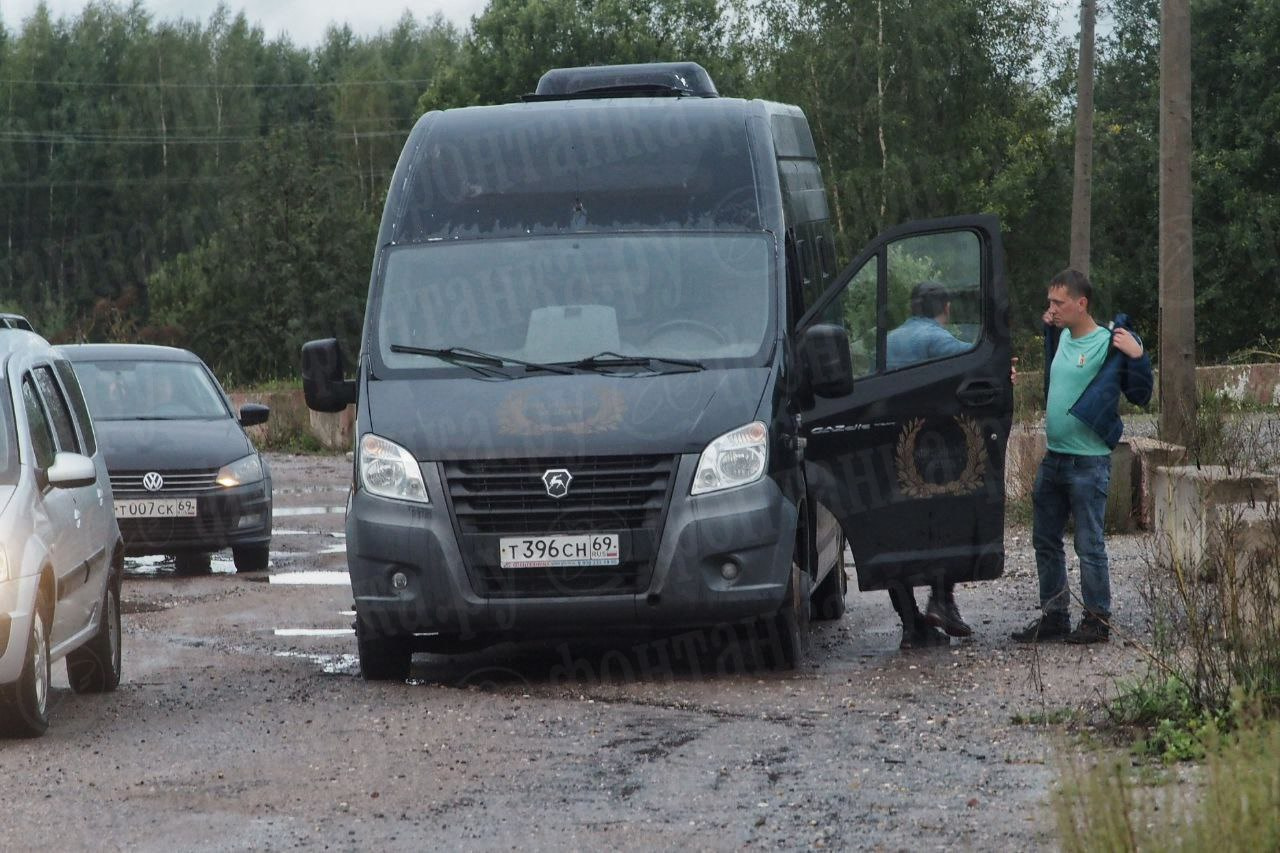 Тела погибших в авиакатастрофе повезли в морг Твери. Одна машина уехала в  сторону Петербурга | 24.08.2023 | Санкт-Петербург - БезФормата