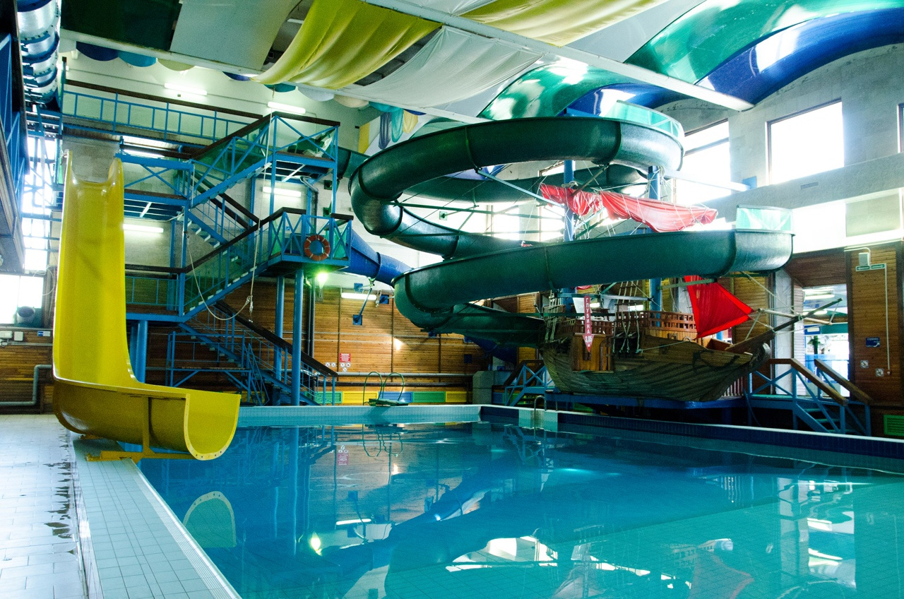 Омский аквапарк в «Политотделе» требовали признать самостроем