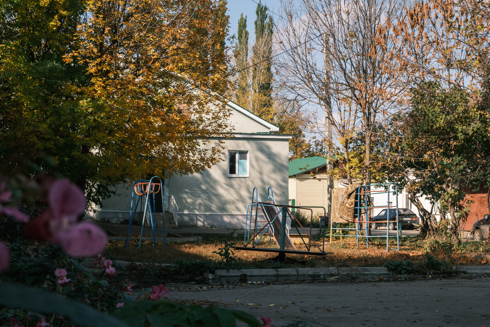 Возле дома есть своя детская площадка