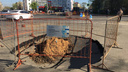 Асфальт ушел под землю: в Ленинском районе над метро образовалось сразу три провала