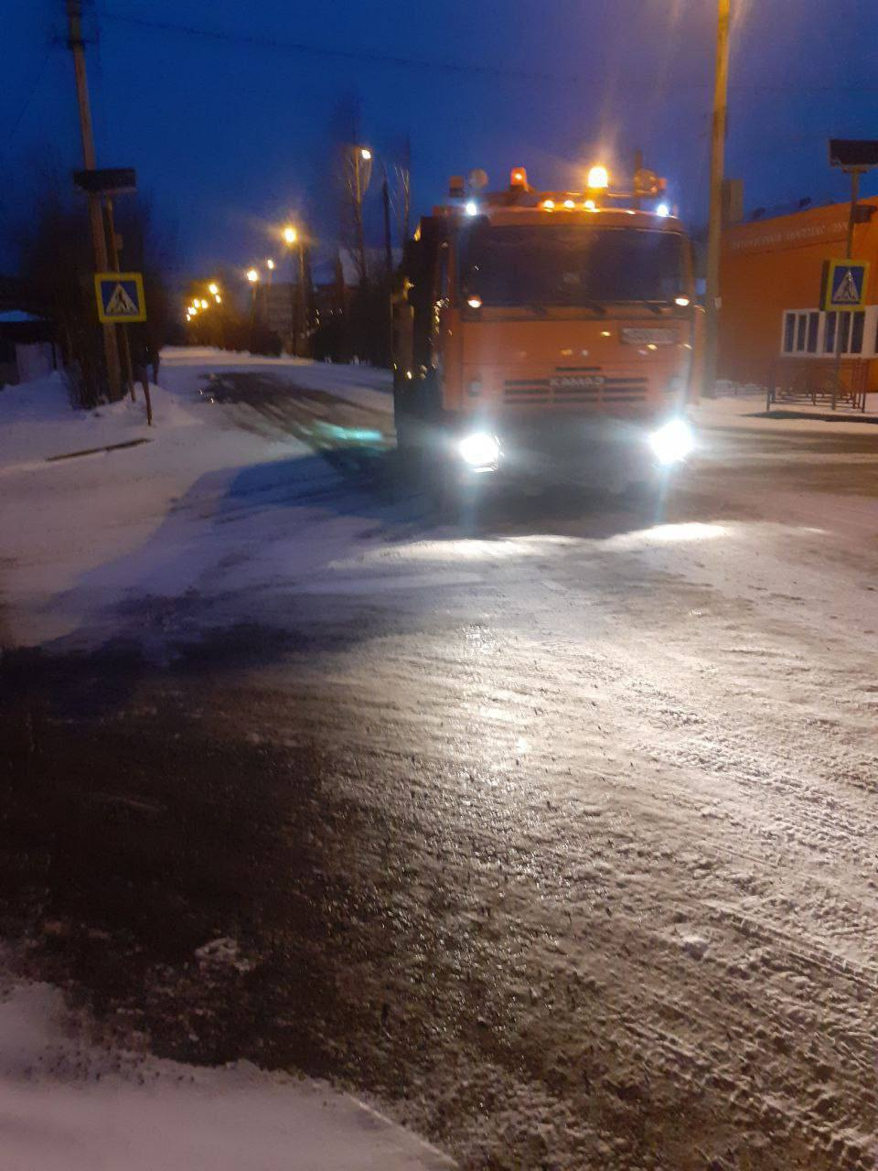 Экстренные службы Иркутска устраняют последствия снегопада