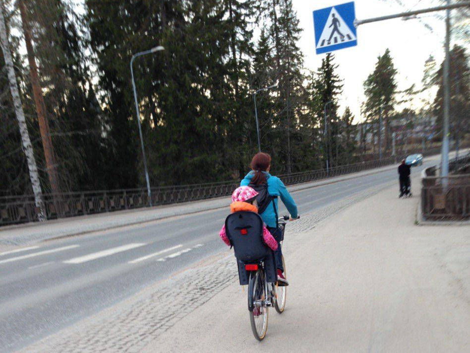 Финны обвинили Россию в «велосипедной атаке»: беженцы-нелегалы навострили педали на Суоми