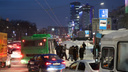 На улицах Челябинска уберут парковочные карманы ради выделенок для общественного транспорта
