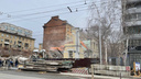В центре Новосибирска сносят историческое здание — смотрим на видео, как его превратили в руины
