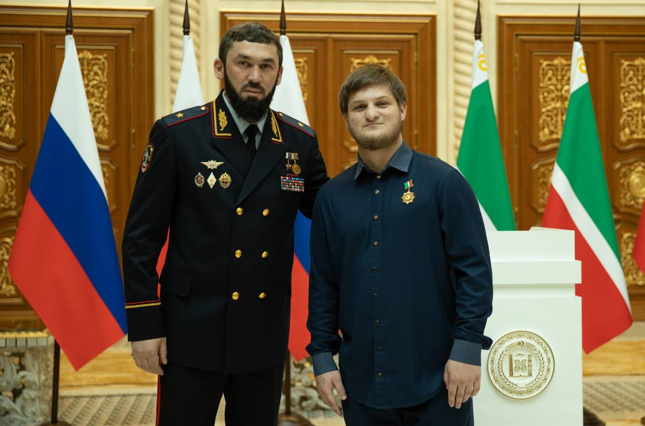 Сын Кадырова Ахмат стал замминистра Чечни по спорту и молодежной политике. Ему недавно исполнилось 18 лет