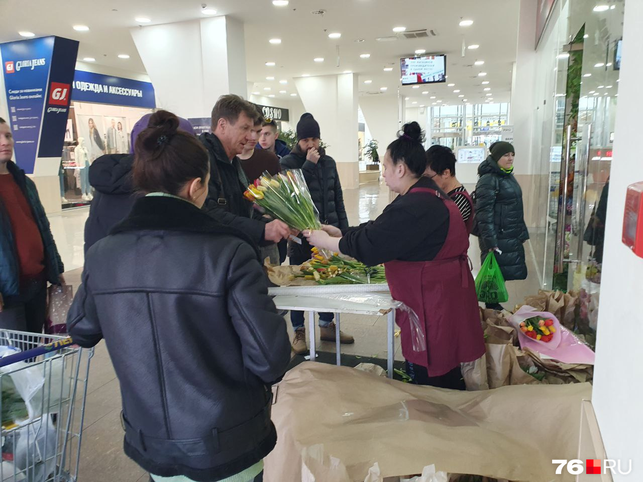 Букетов должно хватить всем Букетов должно хватить всем