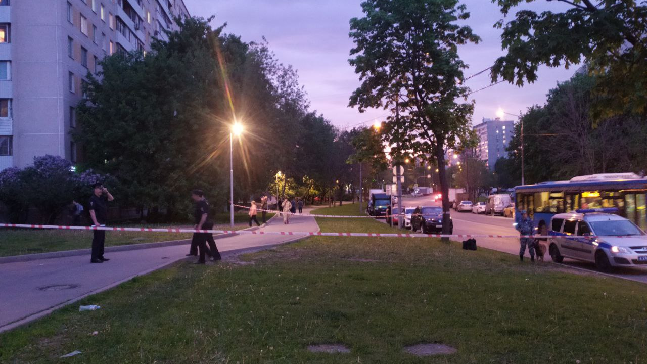 «Три выстрела с небольшой паузой». В Москве группа мужчин устроила перестрелку: онлайн-репортаж