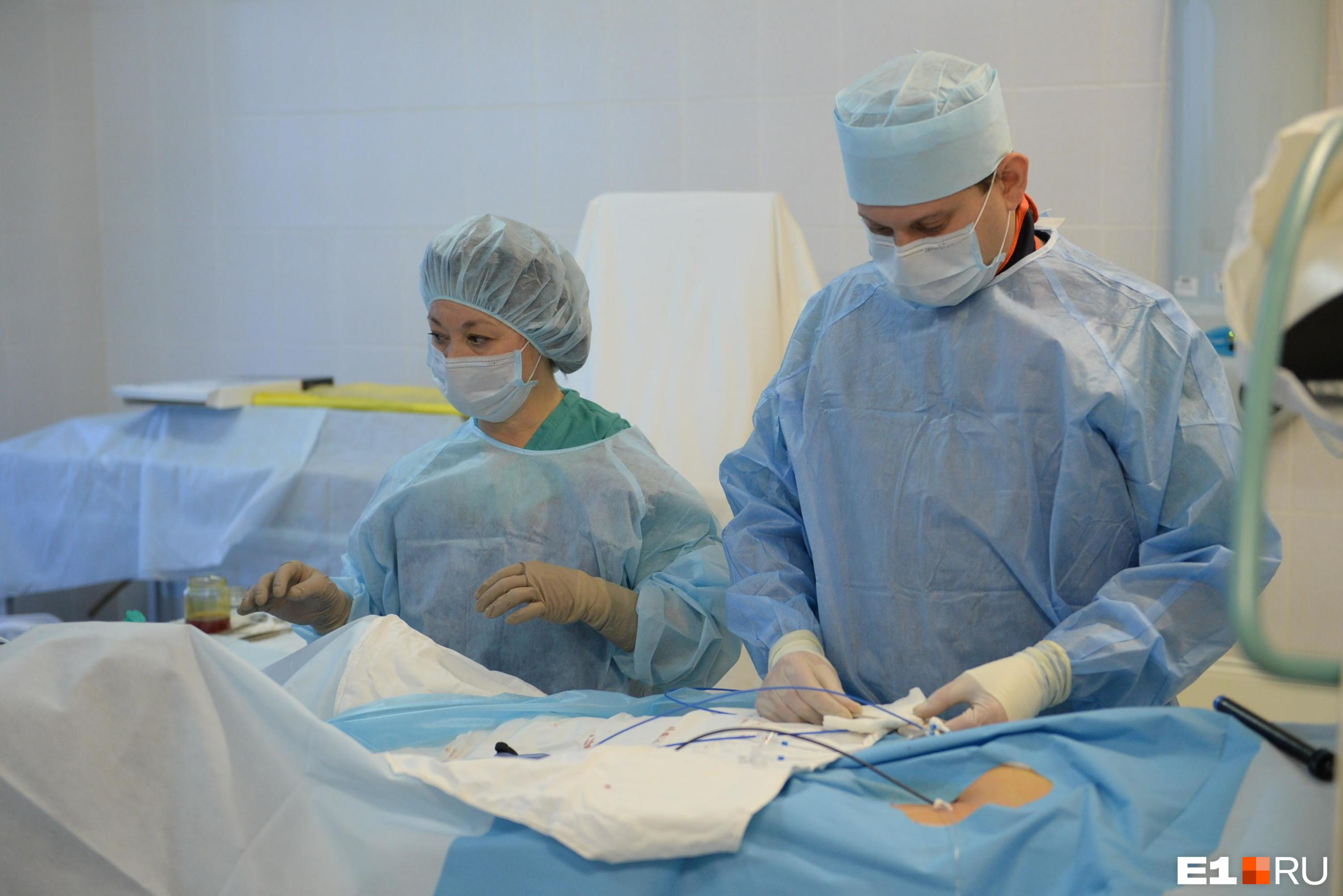 Кузбасские врачи спасли женщину с крупной злокачественной опухолью в животе