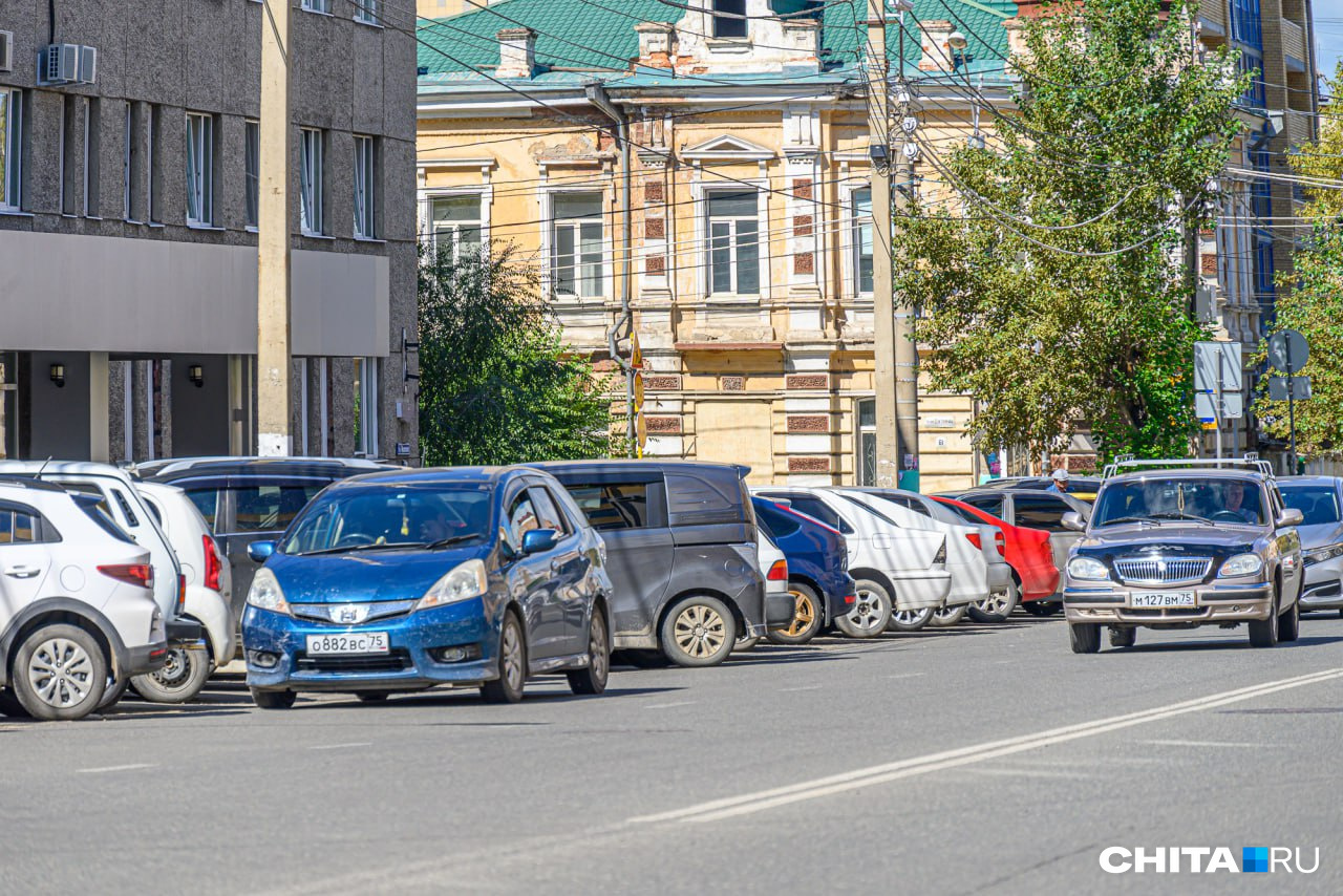 Стоянка во втором ряду