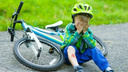 Пятилетняя девочка сломала челюсть при падении с велосипеда