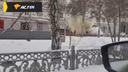 В центре Новосибирска вспыхнул внедорожник Lexus — видео