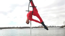 Отмечали весну: в Новосибирске гимнастка станцевала на льдине, плывущей по Оби — видео