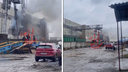 На Станционной загорелись склады — видео пожара, с которым борются 46 человек