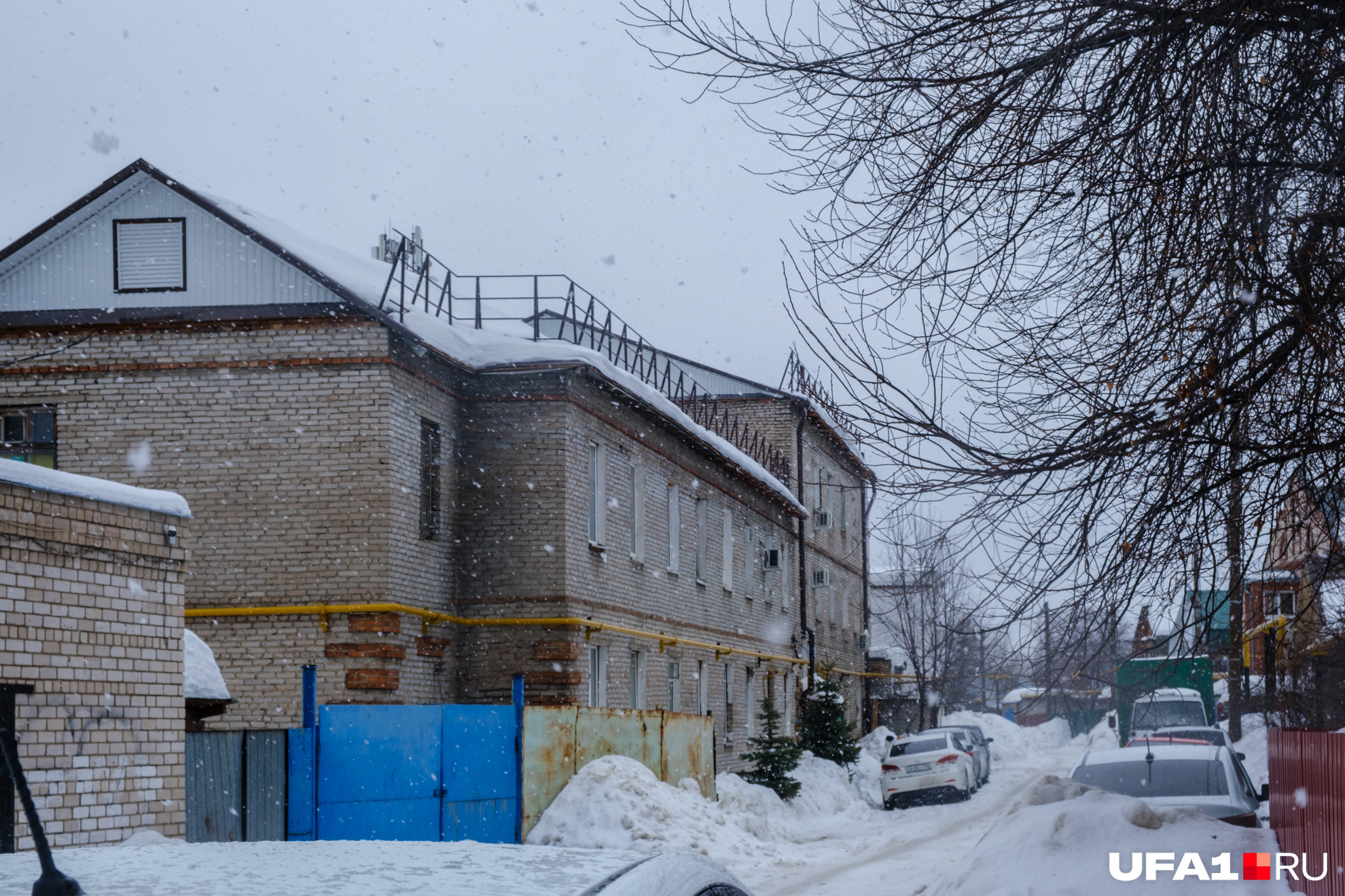 На районе есть даже редкие многоквартирные дома