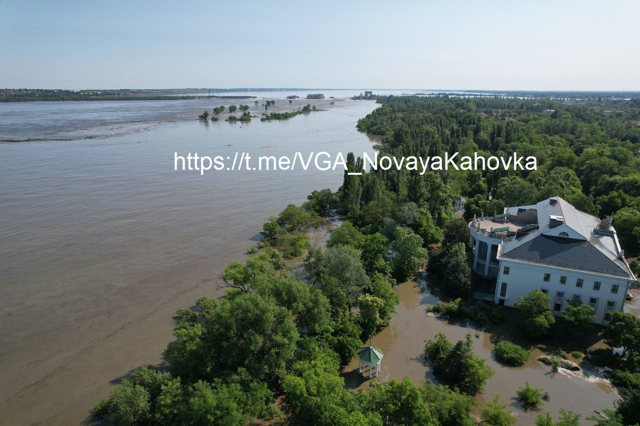 ГЭС практически ушла под воду: что известно о ЧП на Каховской гидроэлектростанции
