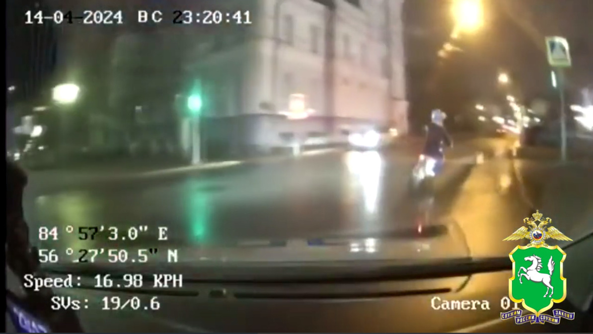 Пьяный мотоциклист гонял по тротуарам вечернего Томска