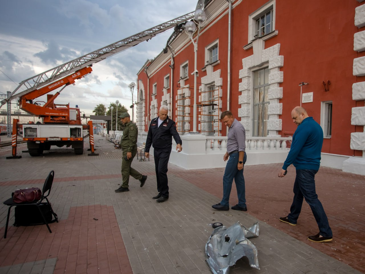 На вокзал в Курске прилетел беспилотник, есть пострадавшие - 20 августа  2023 - ФОНТАНКА.ру