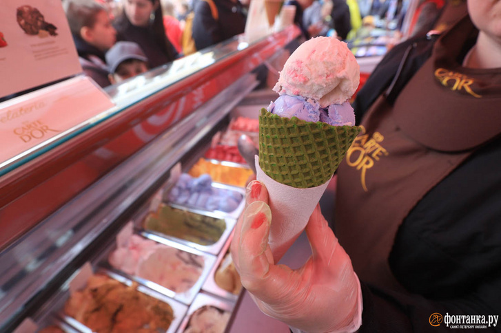 На площади Островского угостят тремя сотнями сортов мороженого и мегаблинным пирогом