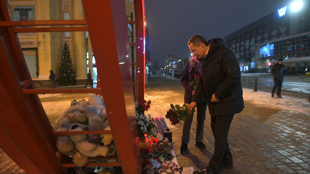 Губернатор приехал почтить память. Что происходит в Белгороде после крушения Ил-76: онлайн-трансляция