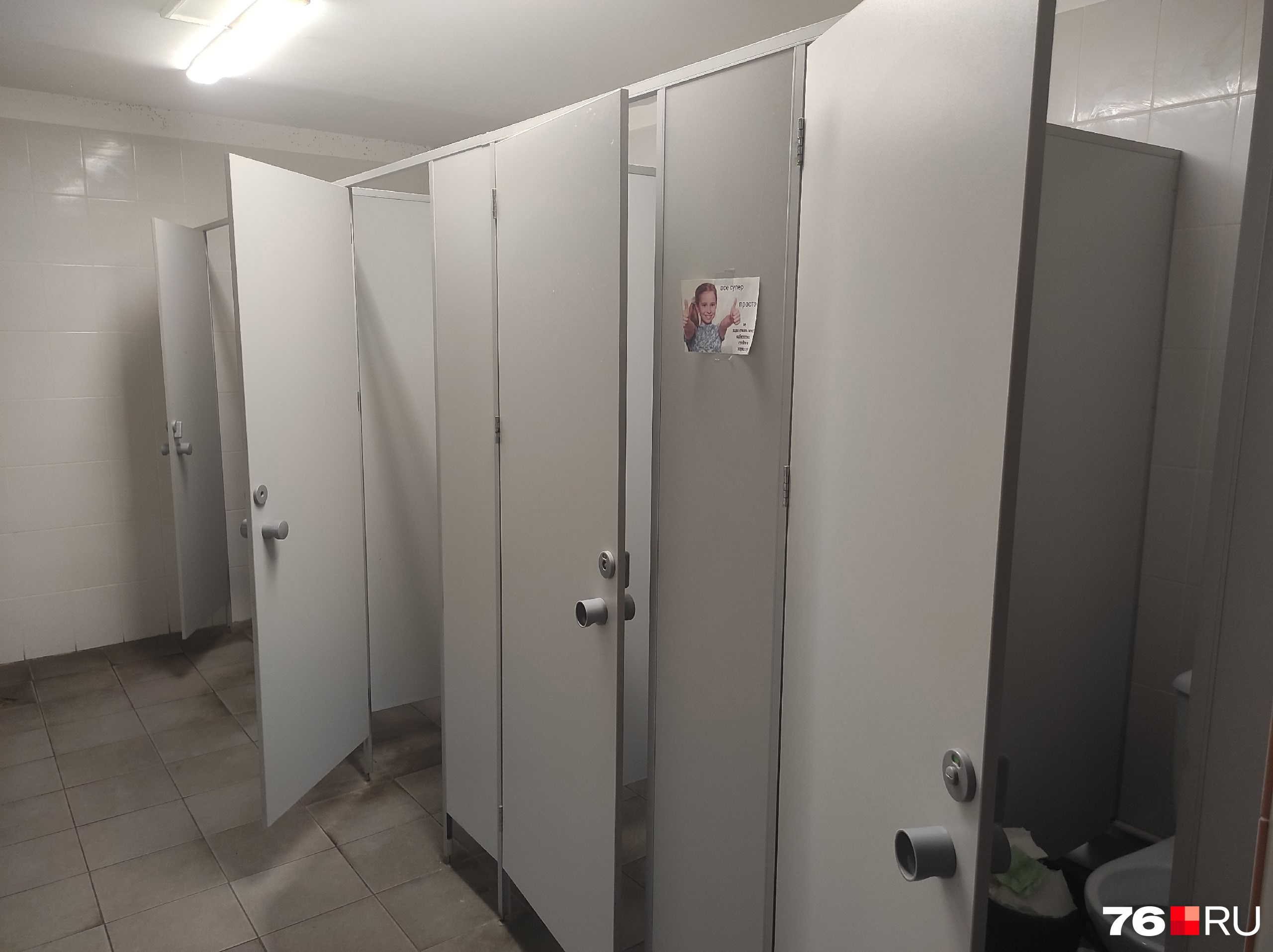 По мнению студентов, это роскошный туалет, который стараются беречь всем общежитием